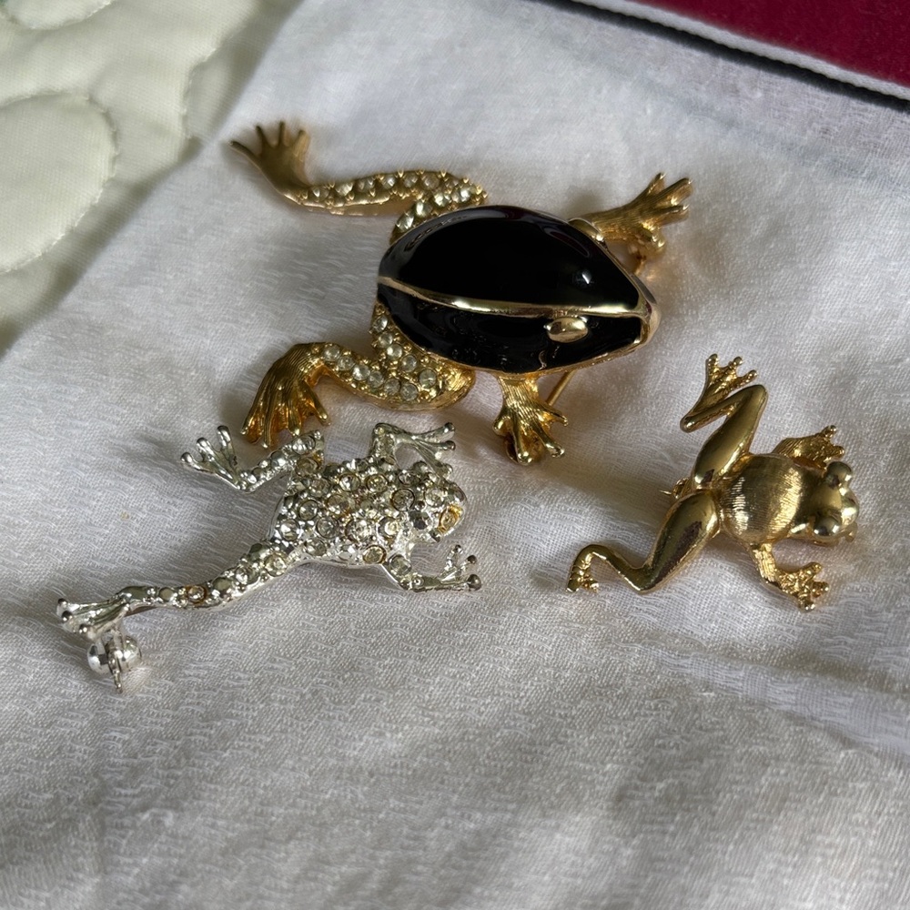 Gold and Black Frog Brooch Set